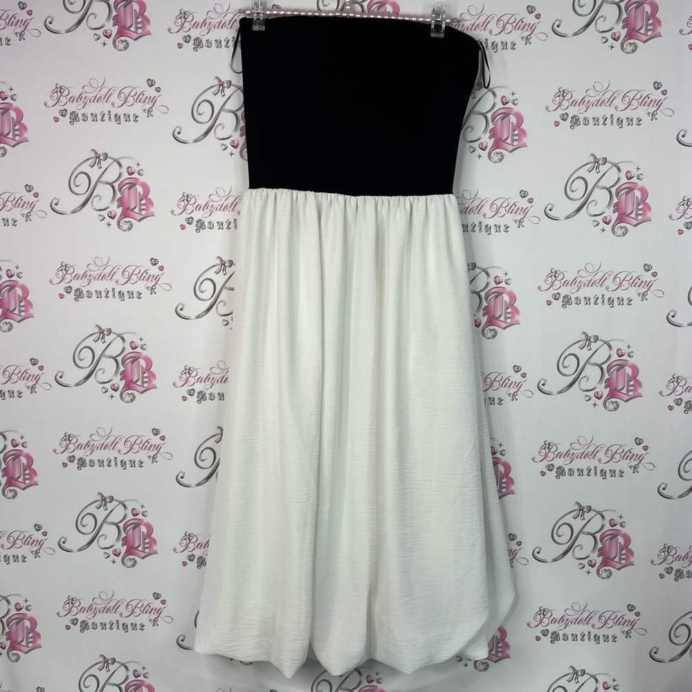 21 saints dress strapless 2 tone flowy Chic Strapless Black and White Dress